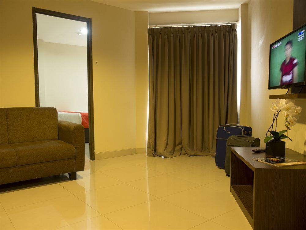 The Gloria Suites Grogol Jakarta Luaran gambar