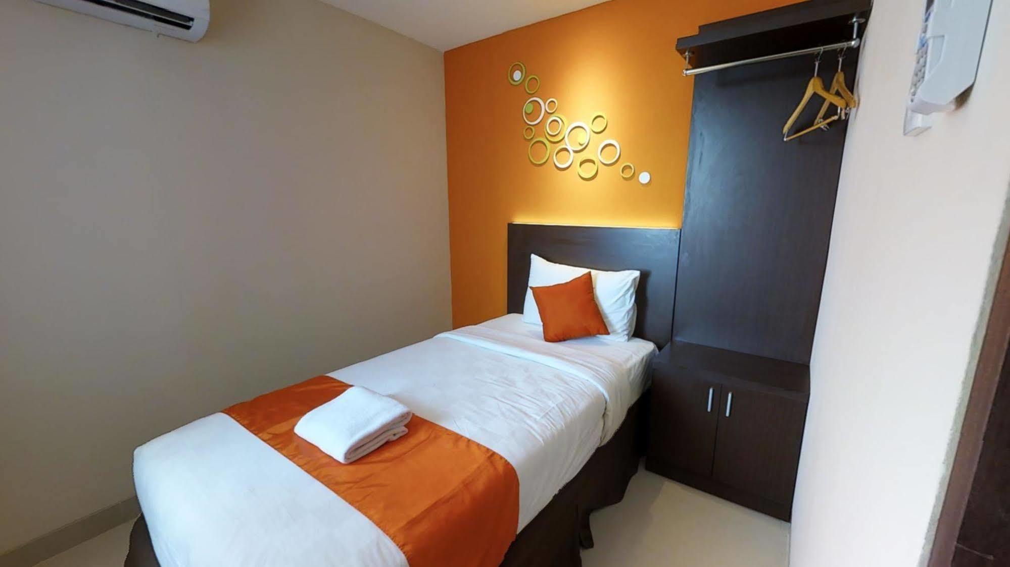 The Gloria Suites Grogol Jakarta Luaran gambar