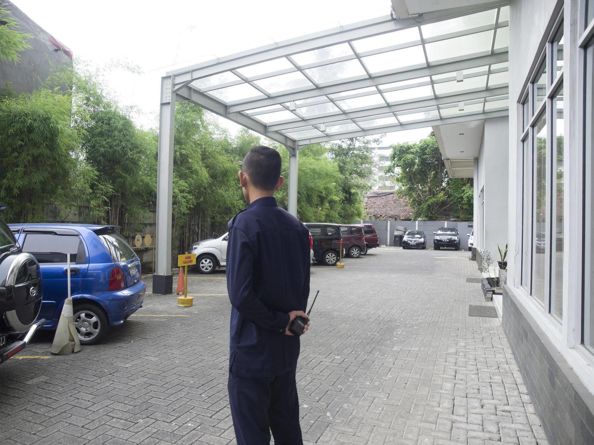 The Gloria Suites Grogol Jakarta Luaran gambar