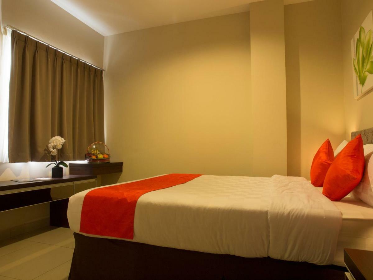 The Gloria Suites Grogol Jakarta Luaran gambar