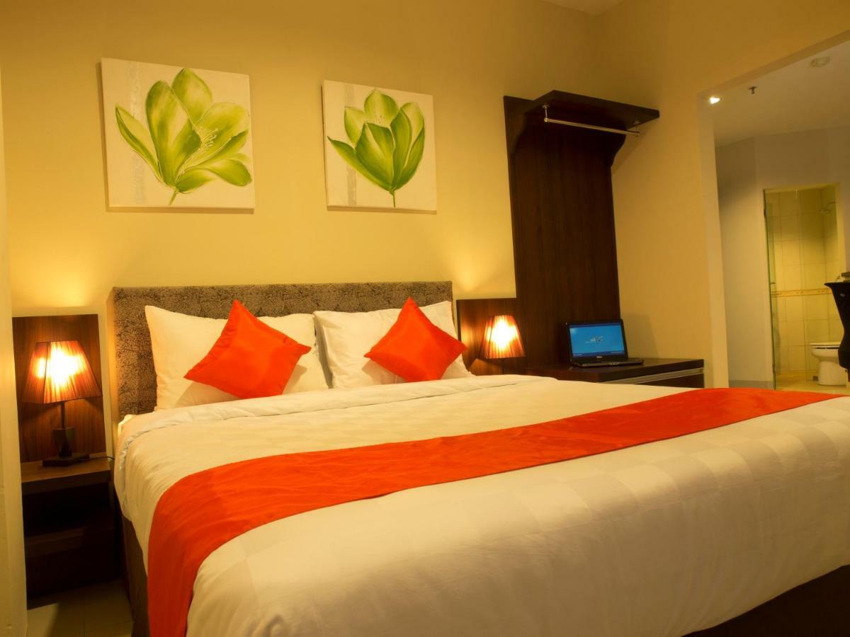 The Gloria Suites Grogol Jakarta Luaran gambar